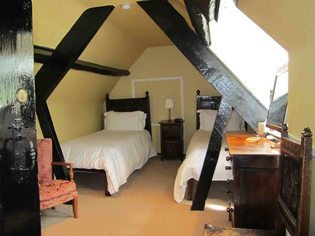 The Three Cocks Coaching Inn Glasbury Exteriér fotografie