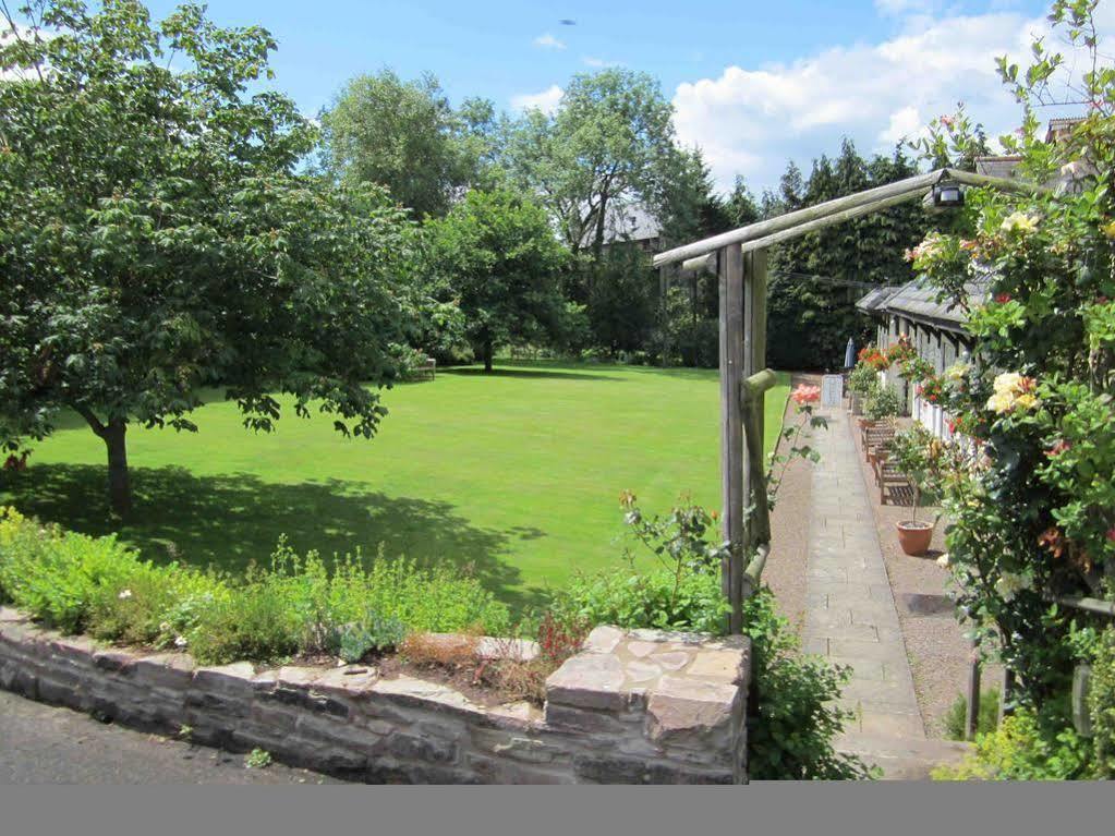 The Three Cocks Coaching Inn Glasbury Exteriér fotografie