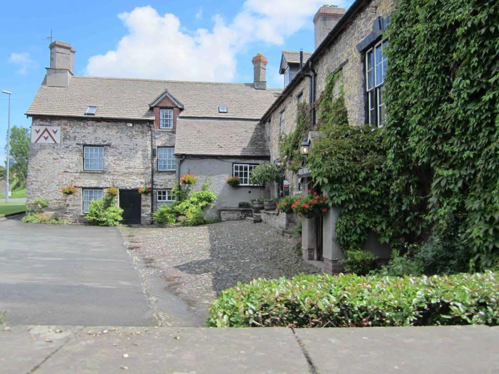 The Three Cocks Coaching Inn Glasbury Exteriér fotografie