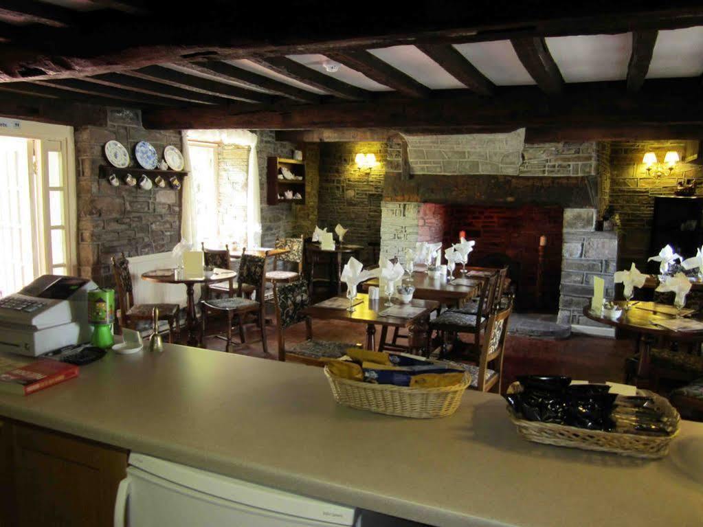 The Three Cocks Coaching Inn Glasbury Exteriér fotografie
