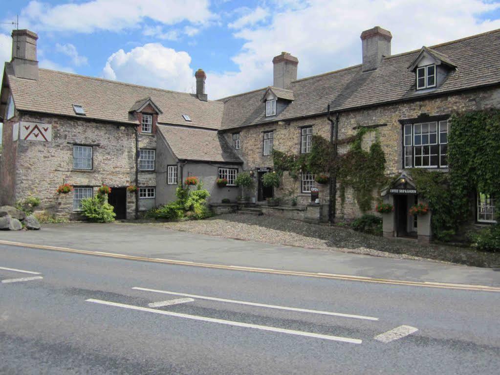 The Three Cocks Coaching Inn Glasbury Exteriér fotografie